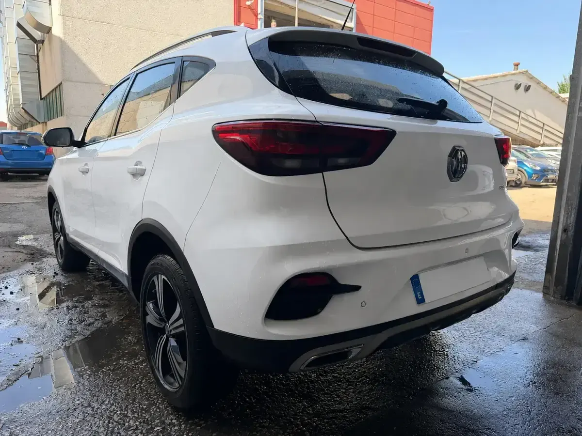 Usado MG ZS Comfort 106 CV (77 kW) 2024 Blanco SUV