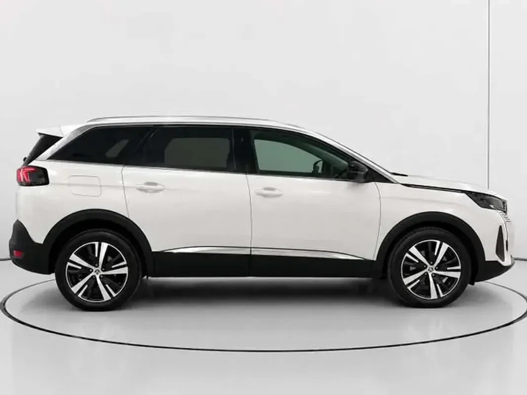Usado Peugeot 5008 Allure 131 CV (96 kW) 2024 Blanco SUV