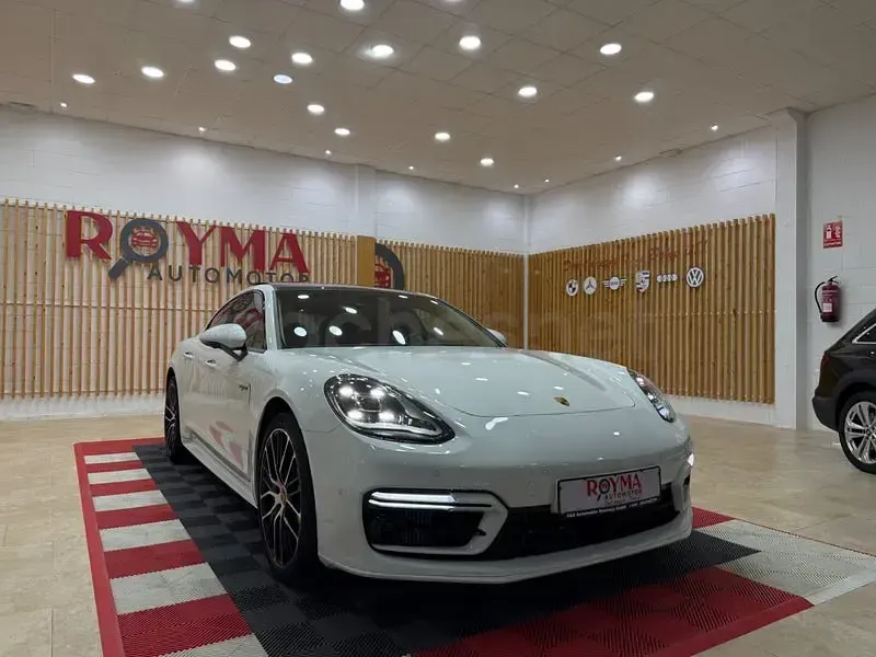 Usado Porsche Panamera 4 Platinum Edition 462 CV (339 kW) 2024 Blanco Utilitario