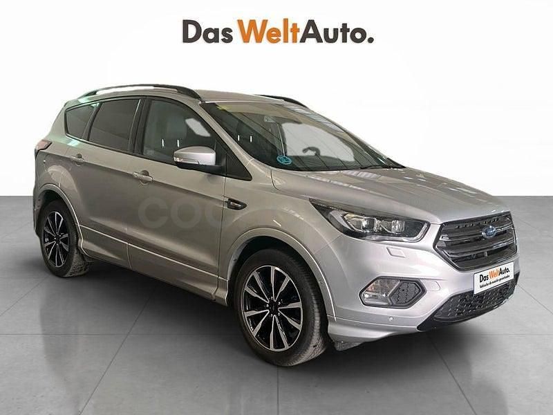 Usado Ford Kuga ST-Line 150 CV (110 kW) 2018 Gris / plata SUV