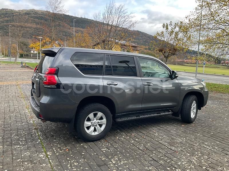 Usado Toyota Land Cruiser 177 CV (130 kW) 2018 Gris / plata SUV