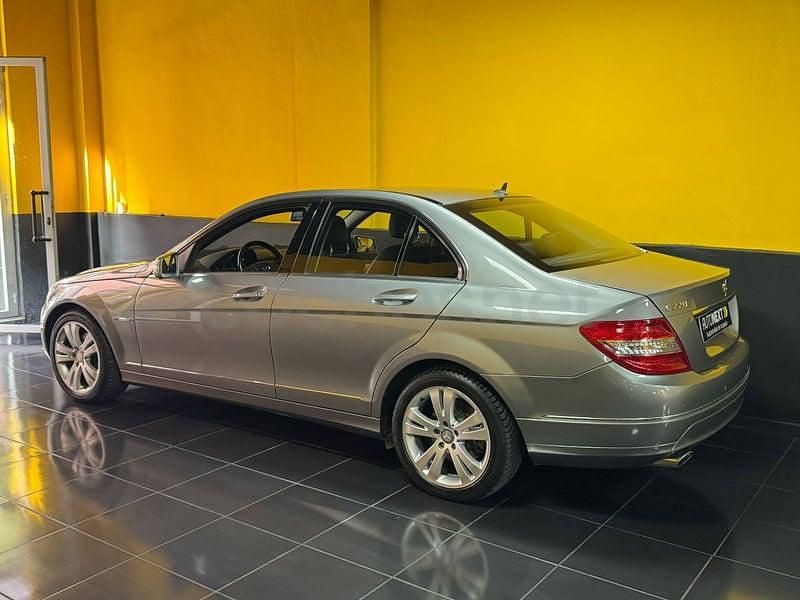 Usado Mercedes C220 Executive 170 CV (125 kW) 2011 Gris / plata Berlina