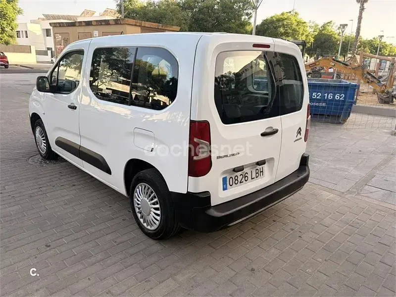 Usado Citroën Berlingo Feel 100 CV (73 kW) 2020 Blanco Monovolumen