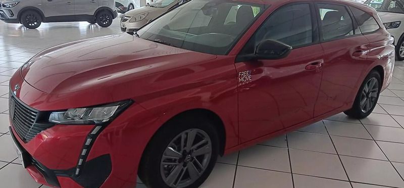 Rojo Usado 2023 Peugeot 308 Active Familiar | 20.700 € (Un poco caro) - Imagen 1/4