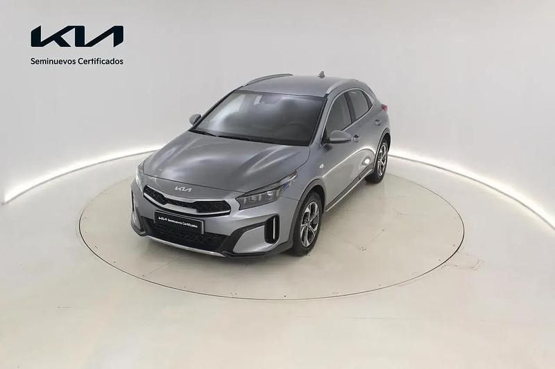 Usado Kia XCeed 100 HP (73 kW) 2025 Cinzento SUV