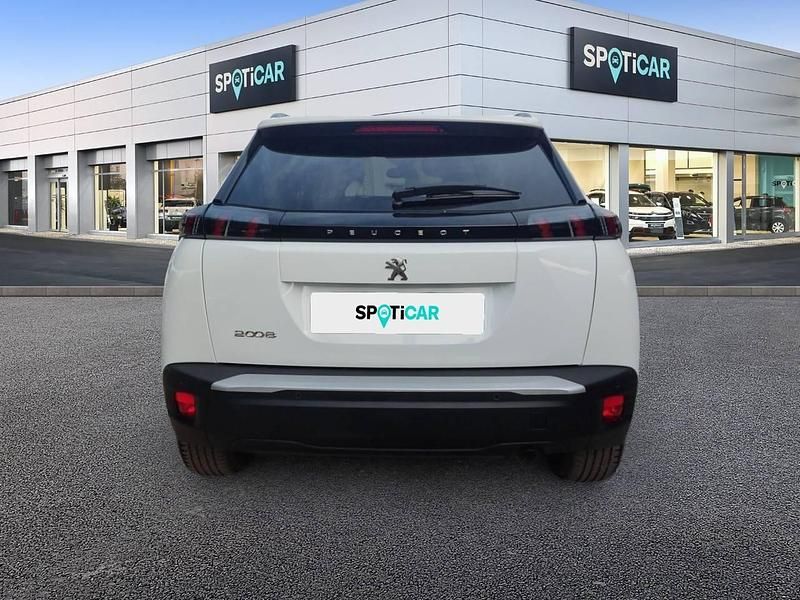 Usado Peugeot 2008 Allure 100 CV (73 kW) 2023 Blanco SUV