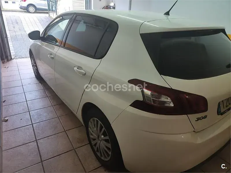 Usado Peugeot 308 Access 92 CV (67 kW) 2013 Blanco Berlina