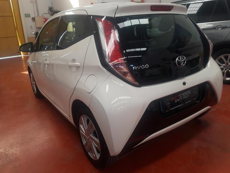 Usado Toyota Aygo X-play 72 CV (52 kW) 2018 Blanco Utilitario