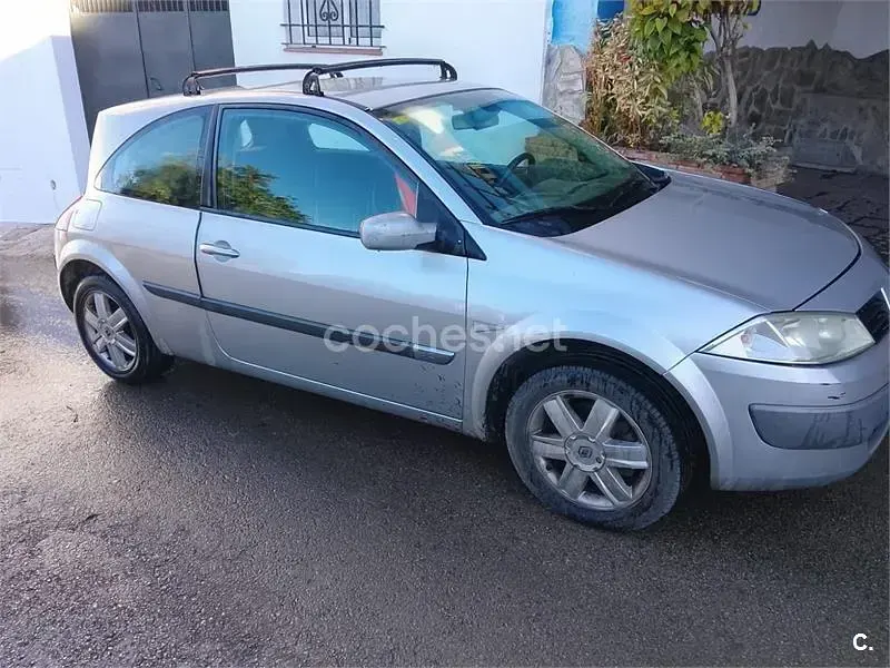 Usado Renault Mégane Expression 100 CV (73 kW) 2004 Gris / plata Berlina