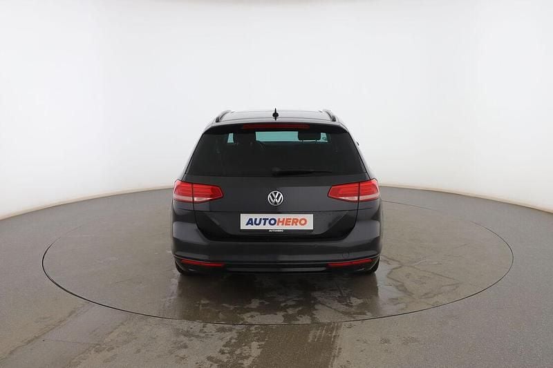 Usado VW Passat Advance 150 CV (110 kW) 2017 Gris Familiar