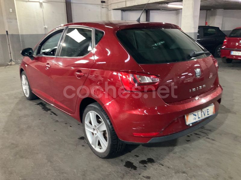 Usado Seat Ibiza Style 105 CV (77 kW) 2012 Granate Berlina