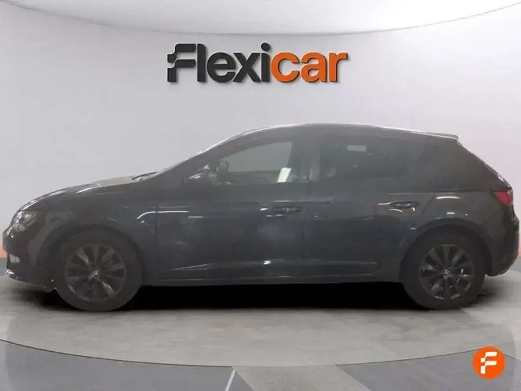 Usado Seat Leon ST Style 131 CV (96 kW) 2020 Azul Familiar