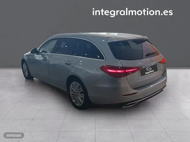 Usado Mercedes 200 163 CV (119 kW) 2022 Gris Familiar