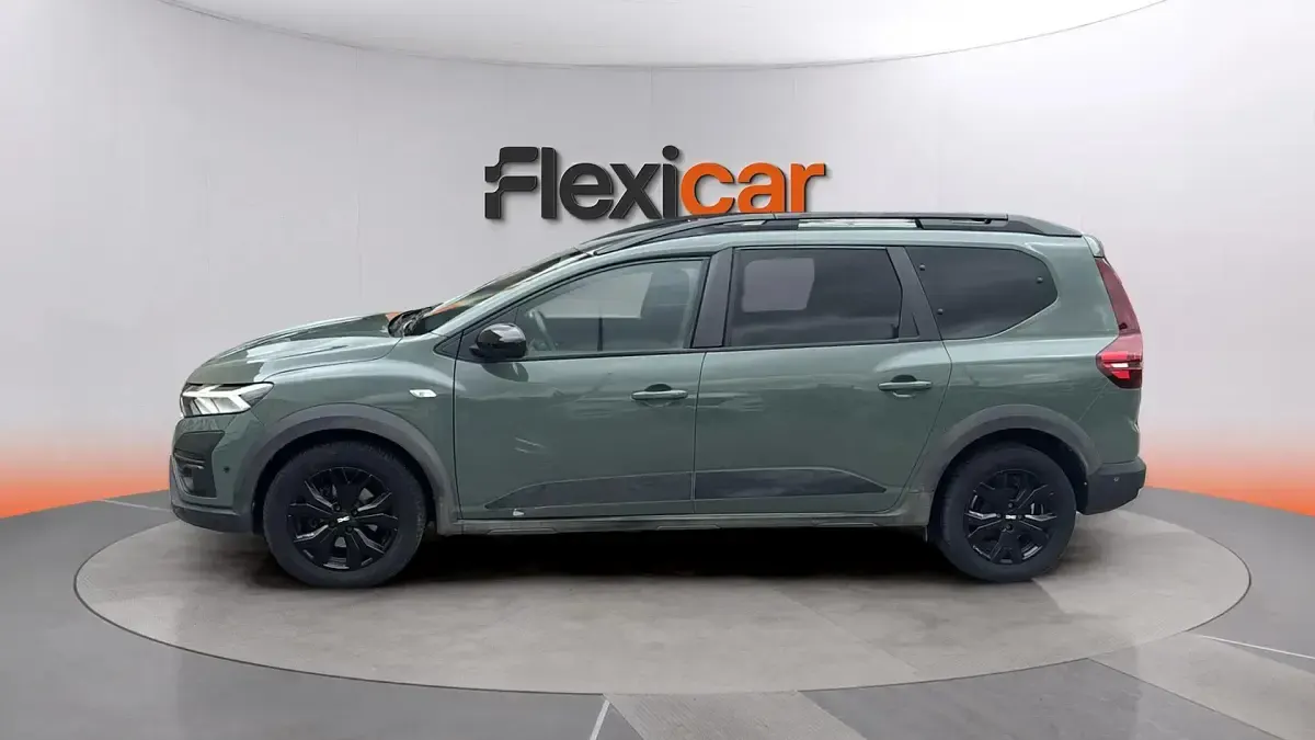 Usado Dacia Jogger Expression 101 CV (74 kW) 2023 Verde Monovolumen