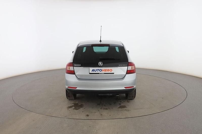 Usado Skoda Rapid Ambition 90 CV (66 kW) 2016 Gris Utilitario