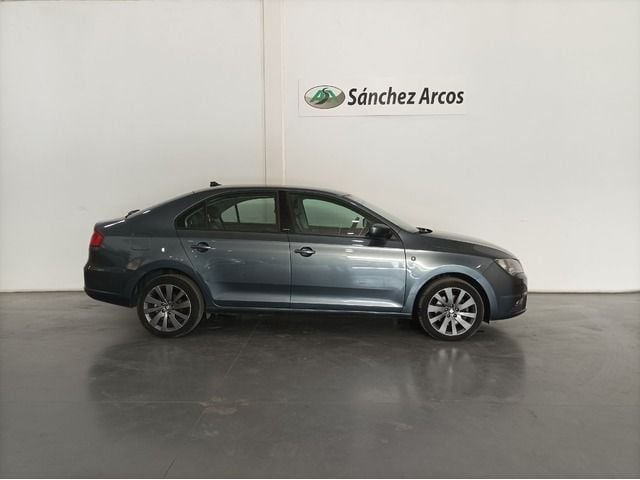 Usado Seat Toledo Reference 105 CV (77 kW) 2014 Azul Berlina