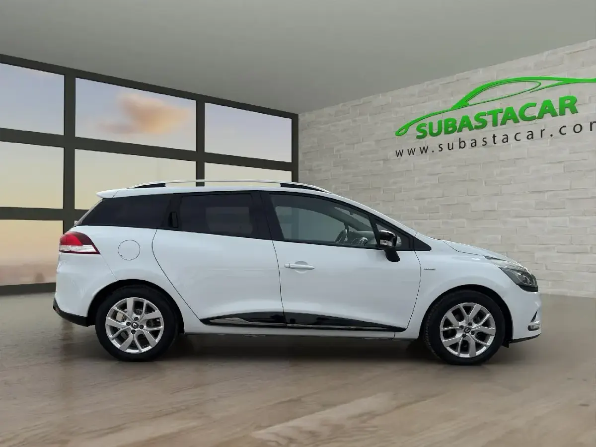 Usado Renault Clio GrandTour LIMITED 90 CV (66 kW) 2018 Blanco Familiar