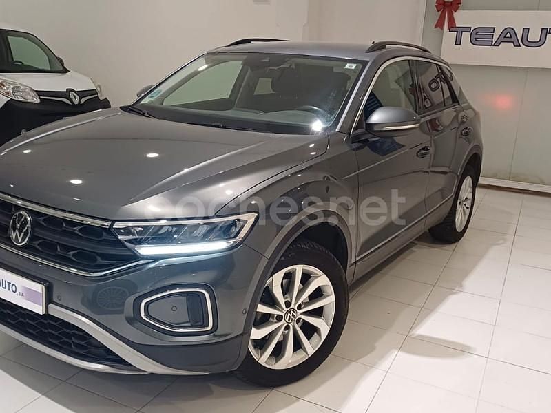 Gris / plata Usado 2022 VW T-Roc Life SUV | 23.990 € (Precio justo) - Imagen 1/4