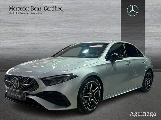 Usado Mercedes A180 AMG line 136 CV (100 kW) 2025 Plata hightech