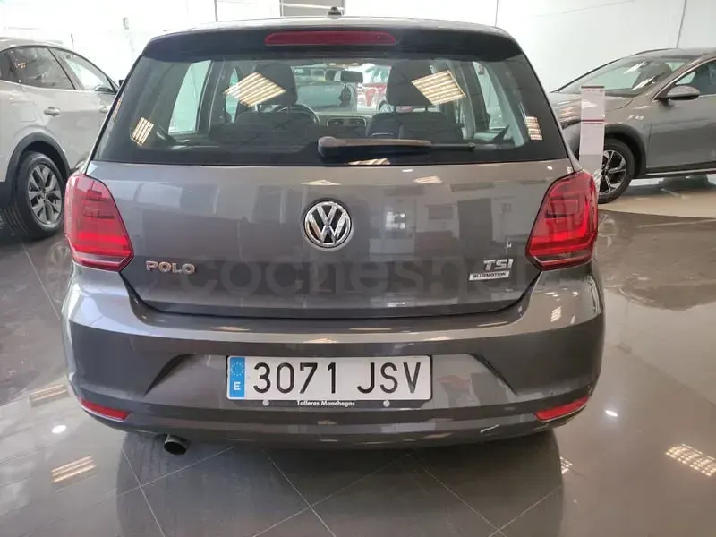 Usado VW Polo Advance 90 CV (66 kW) 2016 Gris / plata Berlina