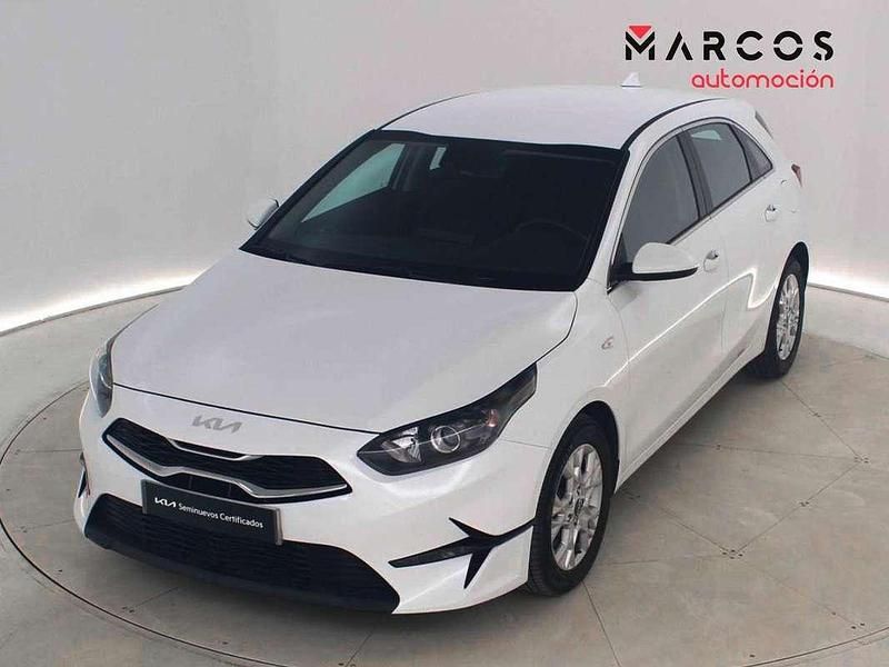 Blanco Usado 2024 Kia Ceed Utilitario | 20.000 € (Precio justo) - Imagen 1/4