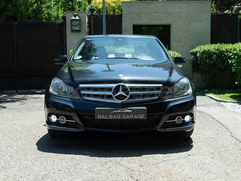 Usado Mercedes C250 Avantgarde 204 CV (150 kW) 2011 Gris / plata Berlina