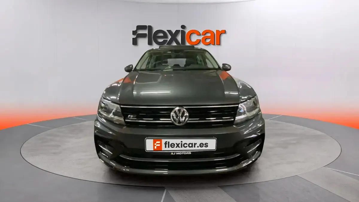 Usado VW Tiguan Sportline 150 CV (110 kW) 2019 Gris SUV