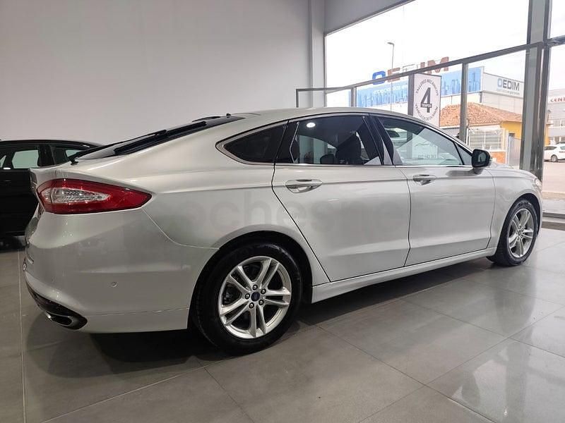 Usado Ford Mondeo Titanium 180 CV (132 kW) 2015 Gris / plata Berlina