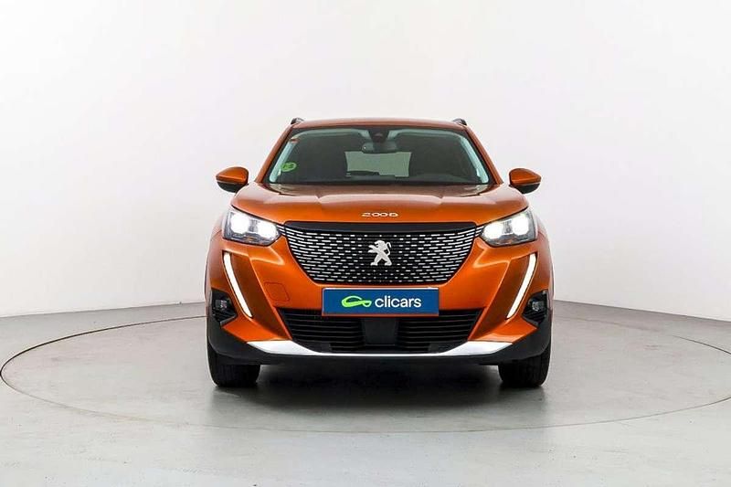 Usado Peugeot 2008 Allure 131 CV (96 kW) 2021 Naranja SUV