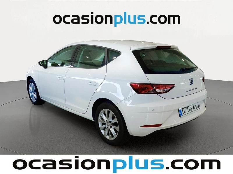 Usado Seat Leon Style 130 CV (95 kW) 2019 Blanco