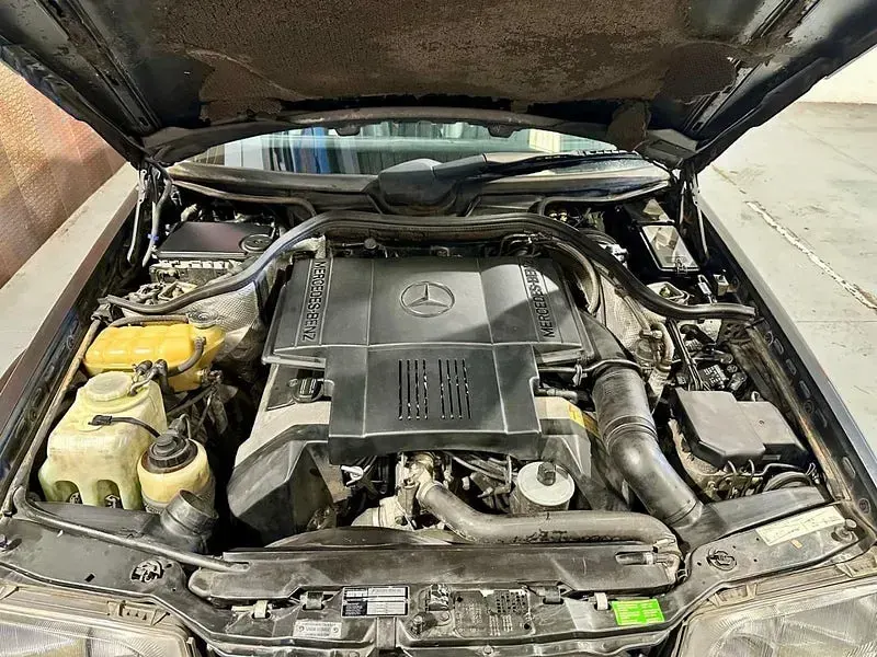 Usado Mercedes E500 320 CV (235 kW) 1994 Gris / plata Berlina