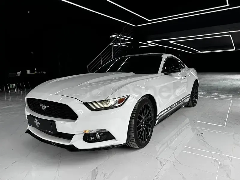Usado Ford Mustang Fastback 314 CV (230 kW) 2017 Blanco Coupe