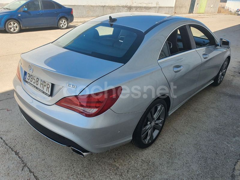 Usado Mercedes CLA220 Urban 170 CV (125 kW) 2013 Gris / plata Berlina