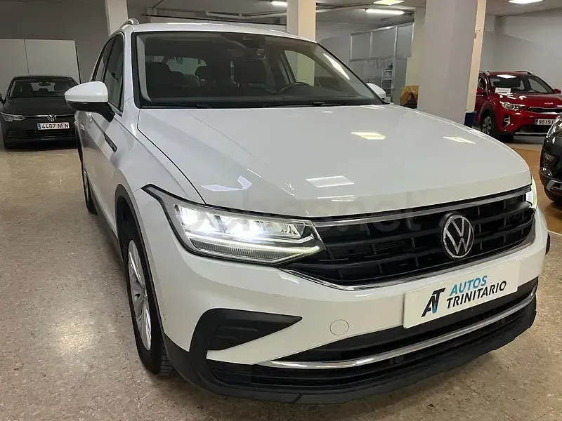 Usado VW Tiguan Life 150 CV (110 kW) 2023 Blanco SUV