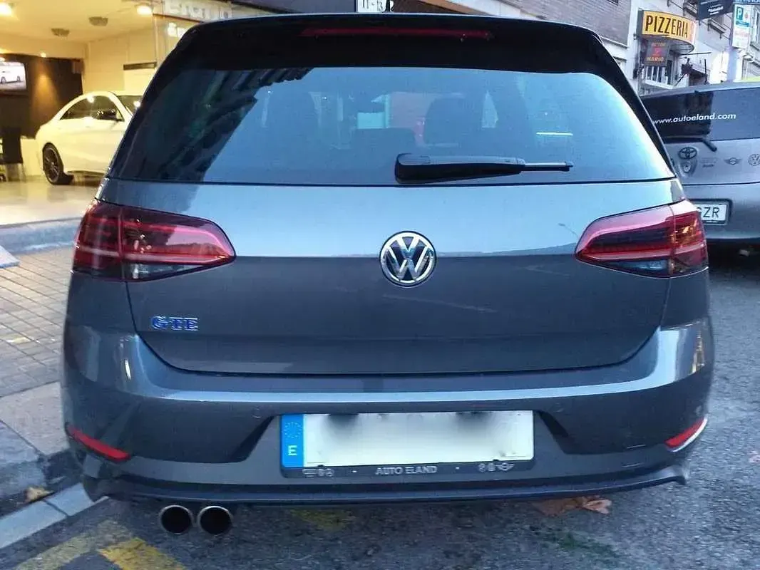 Usado VW Golf VII GTE 204 CV (150 kW) 2018 Gris Utilitario