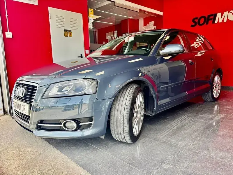 Usado Audi A3 Ambition 160 CV (117 kW) 2011 Gris / plata Utilitario