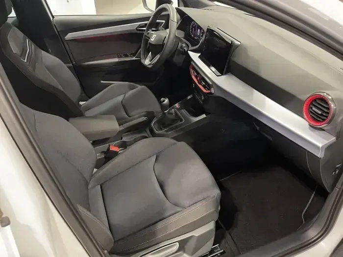 Usado Seat Arona FR 115 CV (84 kW) 2024 Blanco SUV