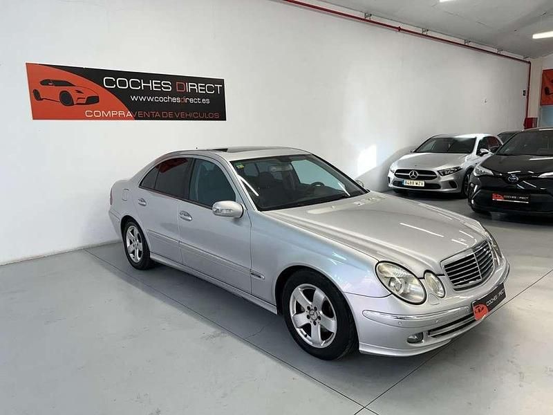 Usado Mercedes E220 Avantgarde 150 CV (110 kW) 2005 Gris Berlina