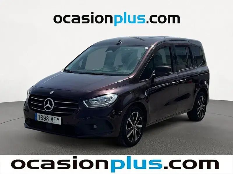 Rojo Usado 2023 Mercedes 180 Berlina | 24.410 € (Buen precio) - Imagen 1/4