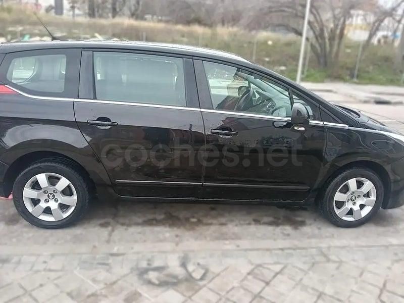 Usado Peugeot 5008 Allure 115 CV (84 kW) 2014 Negro Monovolumen