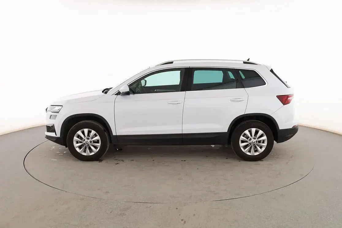 Usado Skoda Karoq Ambition 110 CV (80 kW) 2023 Blanco SUV