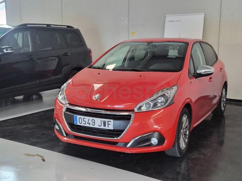 Usado Peugeot 208 Allure 82 CV (60 kW) 2017 Naranja Utilitario