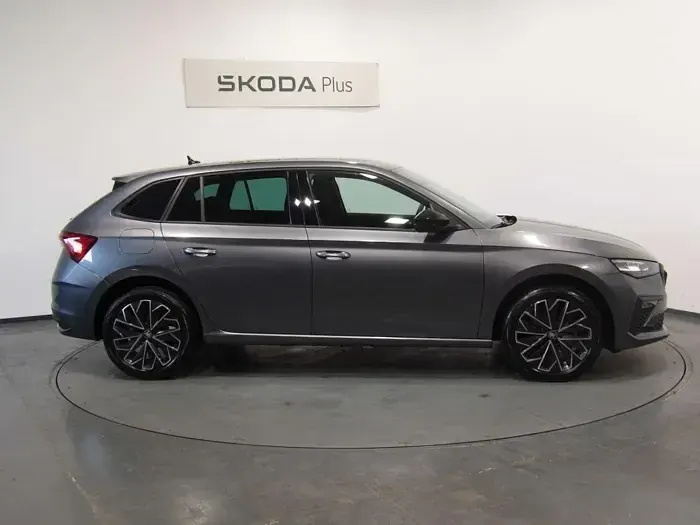 Usado Skoda Scala 115 CV (84 kW) 2026 Gris Utilitario