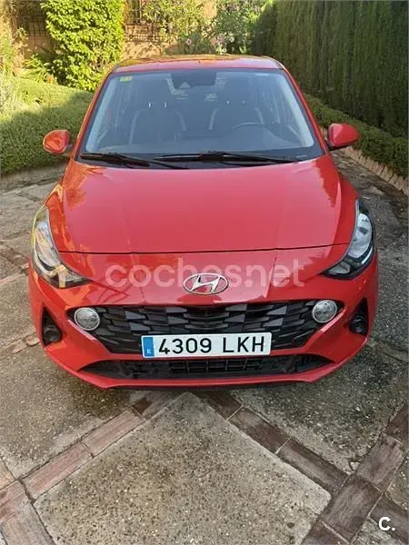 Usado Hyundai i10 66 CV (48 kW) 2020 Rojo Utilitario
