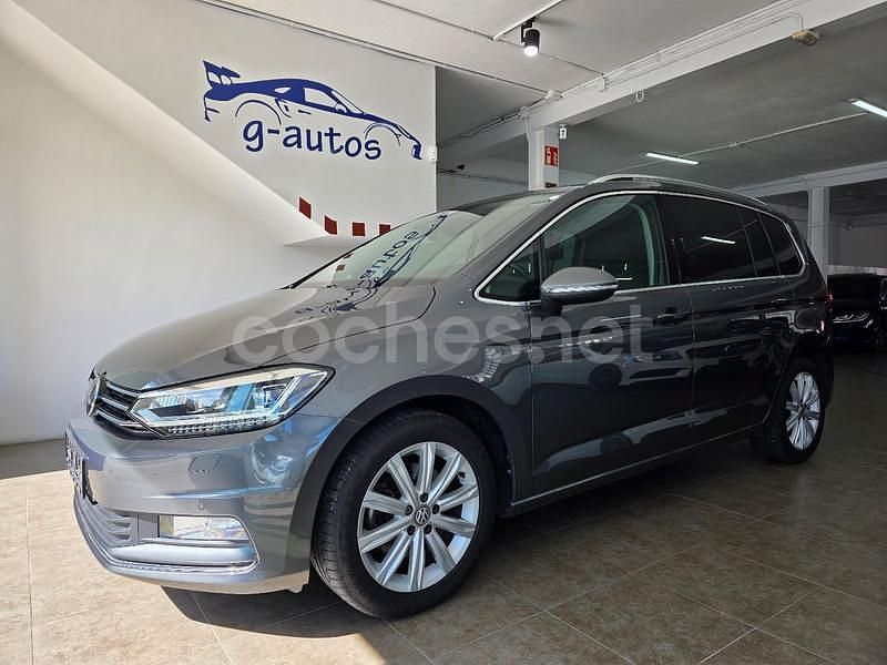 Gris / plata Usado 2017 VW Touran Advance Monovolumen | 21.900 € (Un poco caro) - Imagen 1/4