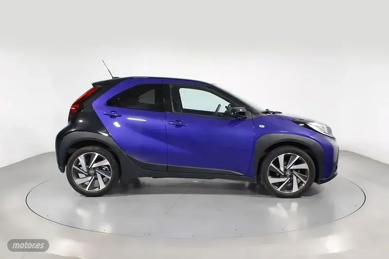 Usado Toyota Aygo X Edition 72 CV (52 kW) 2022 Azul SUV