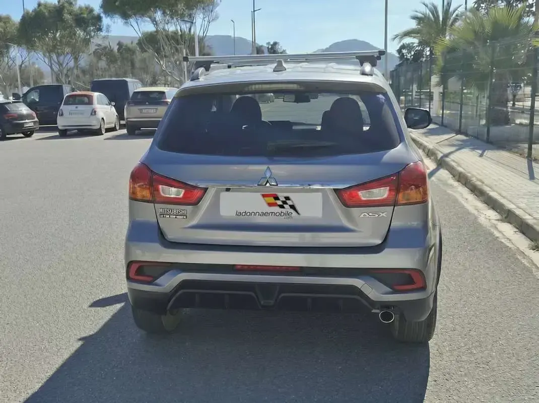 Usado Mitsubishi ASX Motion 117 CV (86 kW) 2019 Gris SUV