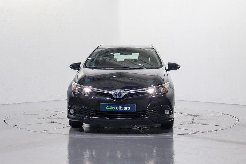 Usado Toyota Auris Hybrid Active 136 CV (100 kW) 2016 Negro Berlina