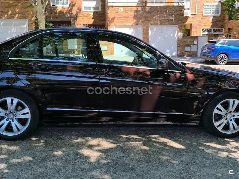 Usado Mercedes C180 Avantgarde 156 CV (114 kW) 2010 Granate Berlina