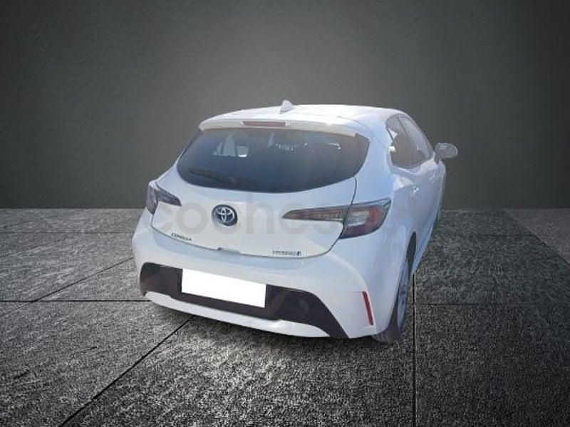 Usado Toyota Corolla Active 122 CV (89 kW) 2021 Blanco Berlina